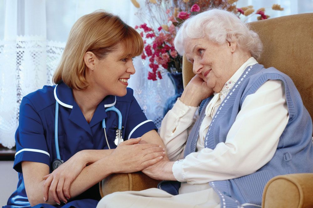 Comment trouver la bonne infirmière pour vos soins à domicile ?