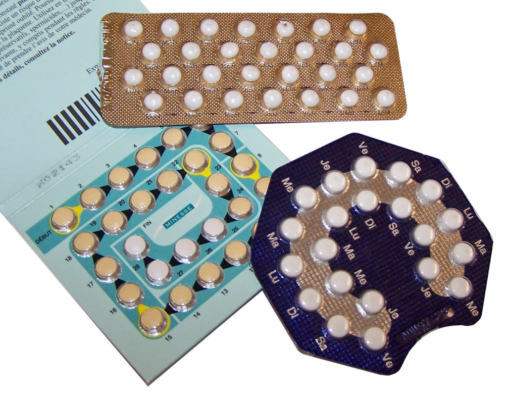 Trois différentes plaquettes de pilules