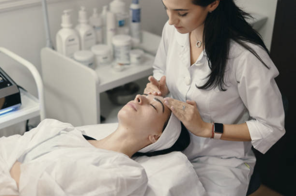 Chirurgie du visage à Paris : Guide complet des techniques de lifting modernes